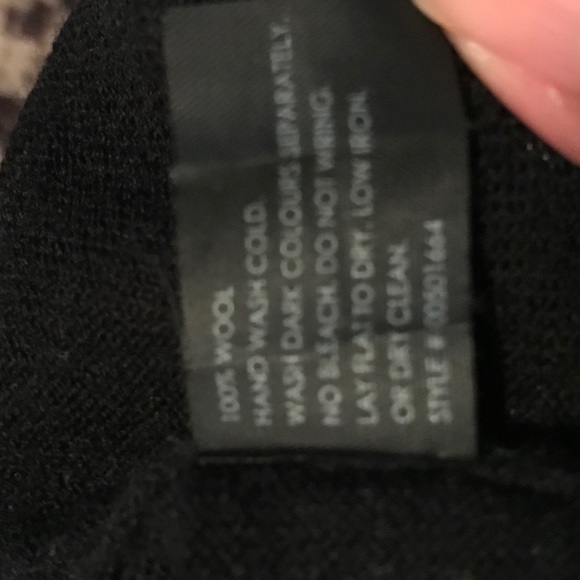 Club Monaco 3/4 sleeved wool sweater - Picture 5 of 5